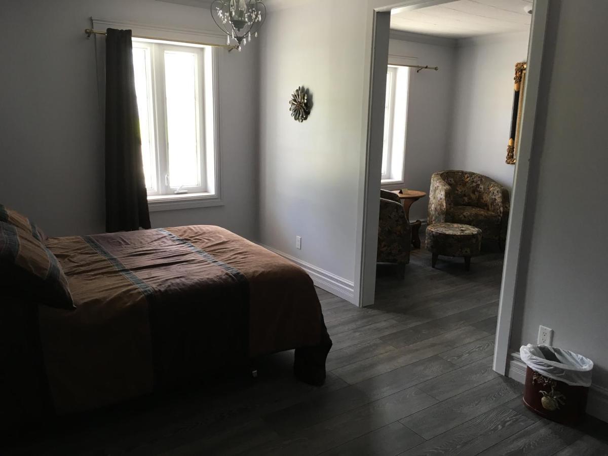Auberge Du Vieux Faubourg Sainte Anne-des-Chênes المظهر الخارجي الصورة
