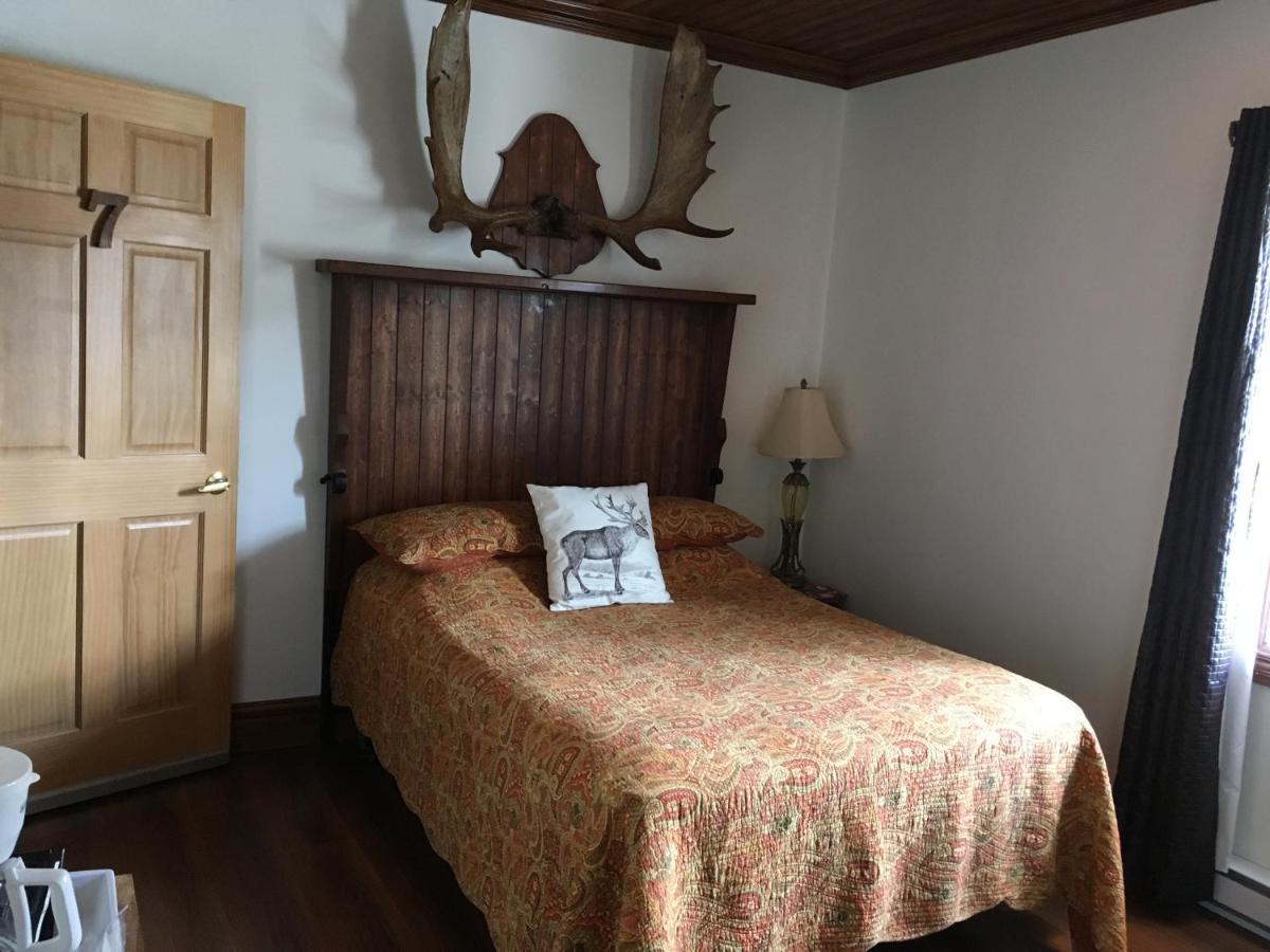 Auberge Du Vieux Faubourg Sainte Anne-des-Chênes المظهر الخارجي الصورة