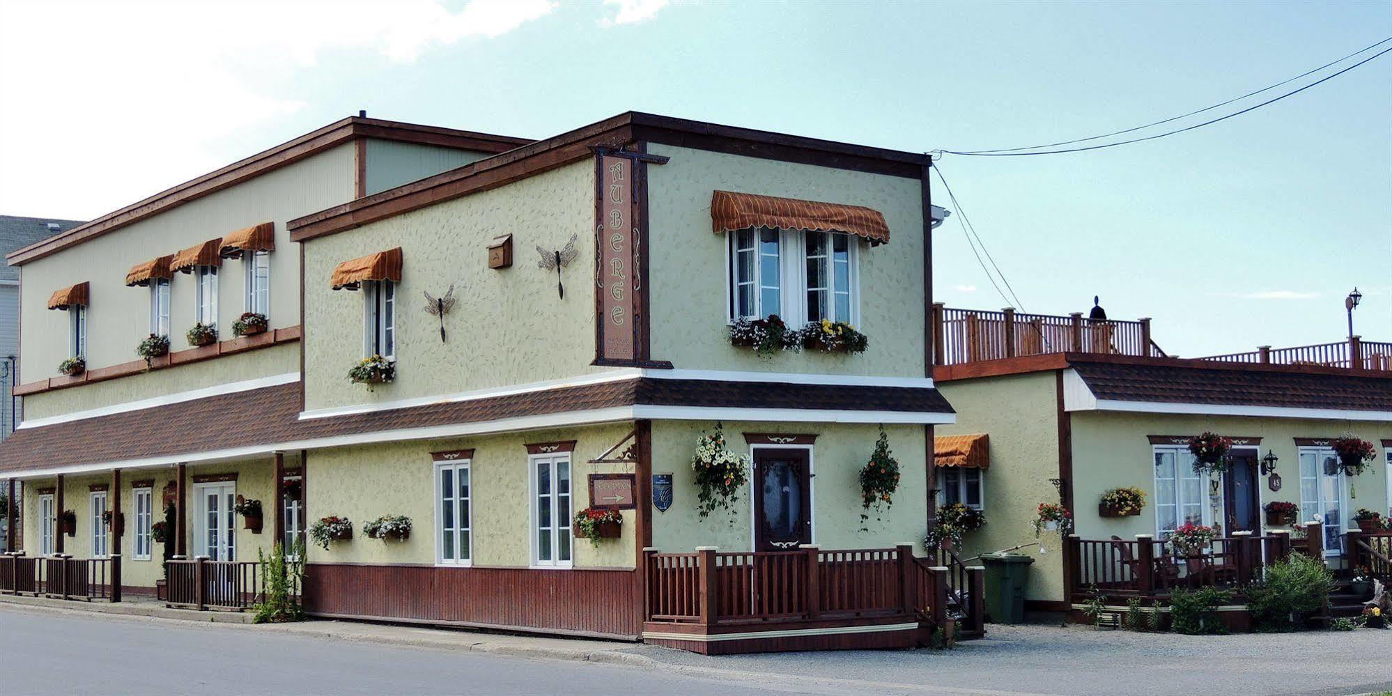 Auberge Du Vieux Faubourg Sainte Anne-des-Chênes المظهر الخارجي الصورة